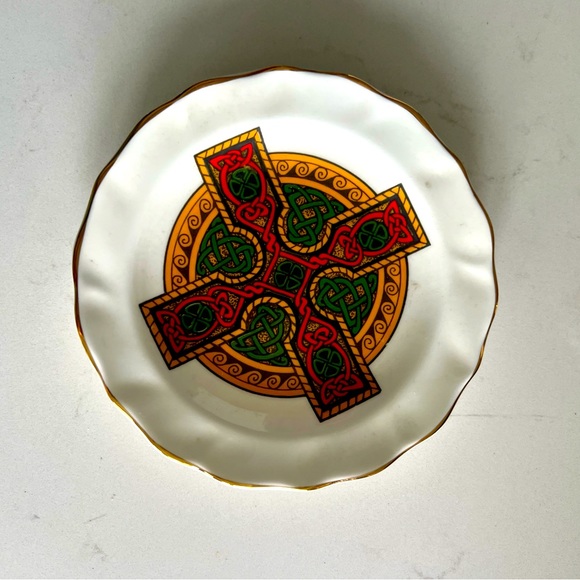 Gifts from Ireland Fine Bone China Mug & Saucer with Gold Trim & Cross - Picture 3 of 8